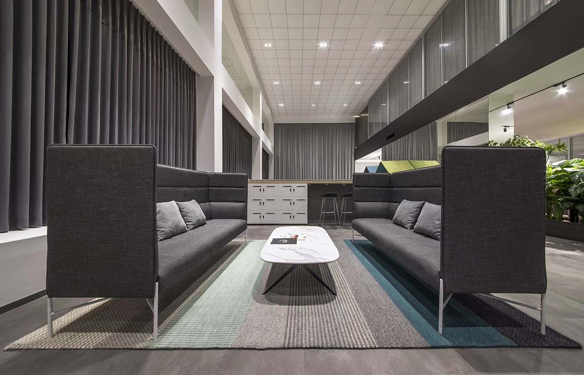 成都科技大学向全岸家具采购办公家具