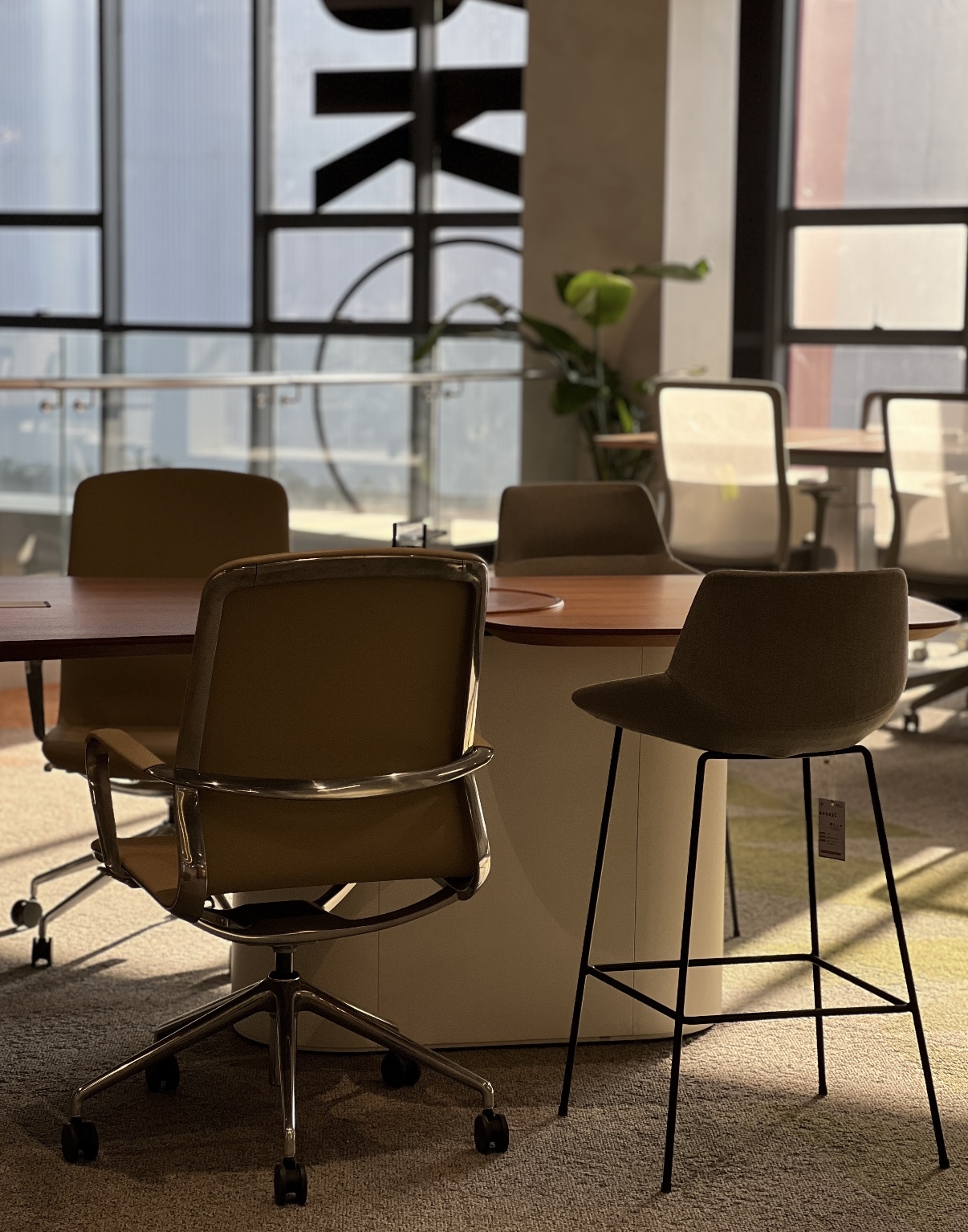 这才是开放式会议室才是高效开会的正确打开方式